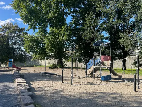 Klosterenga park lekeplass