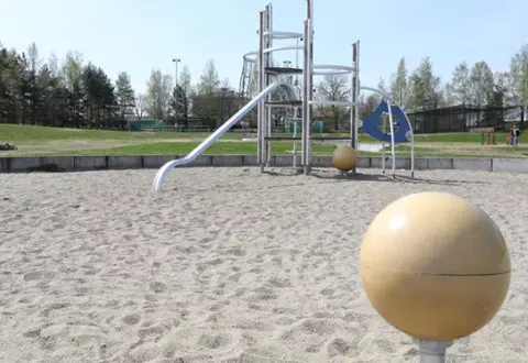 Furuset aktivitetspark lekeplass 2/2